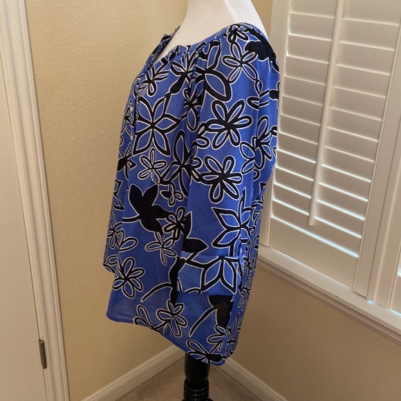 Sassy cotton top in beautiful blue with black & white floral designs. - Picture 3 of 7